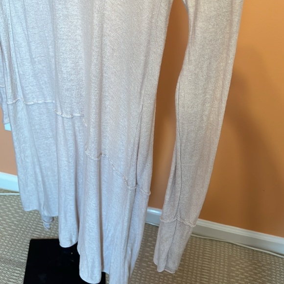 2 Tahari  lightweight shawl size large - Picture 4 of 12